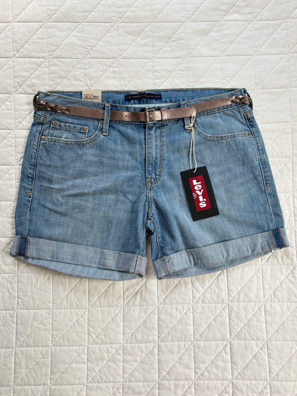 NWT Levi’s Boyfriend Denim Shorts - Women’s Size 10 US Medium Wash Includes Belt
